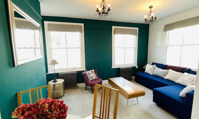 Nine Elms Apartment | Modern Flat Nr Battersea Park & Chelsea (Sleeps 5)