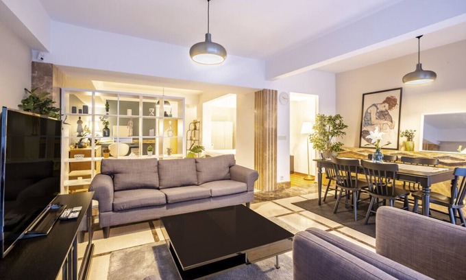 Nisantasi Apartment | Modern Flat w Backyard 3 min to Citys Nisantasi