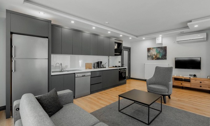 Lara Apartment | Modern Flat w Patio and Garden 5 min to Lara Beach
