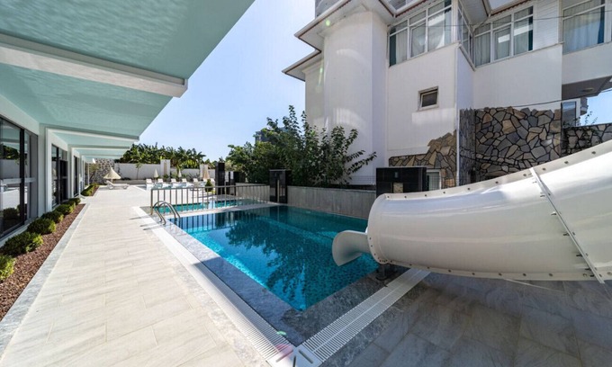 Kargicak Apartment | Modern Flat w Pool Near New Year Market in Alanya