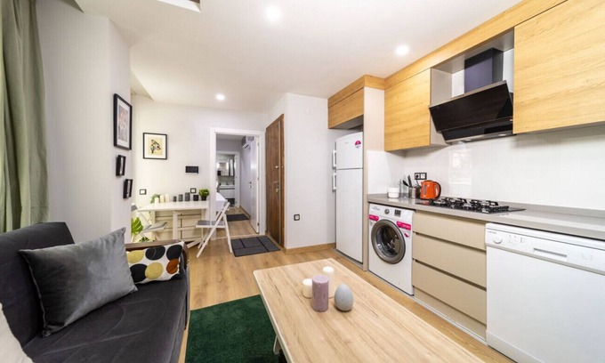 Kaleici Apartment | Modern Flat with Central Location in Antalya