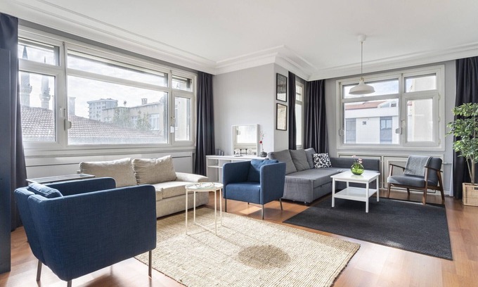 Goztepe Apartment | Modern Flat with Terrace on Bagdat Avenue