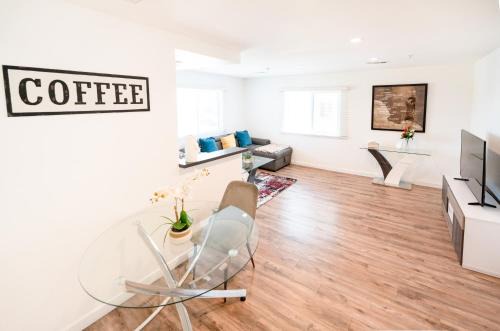 Wilshire Apartment | Modern Furnished 1-Bedroom with Free Parking in Koreatown close to DT LA