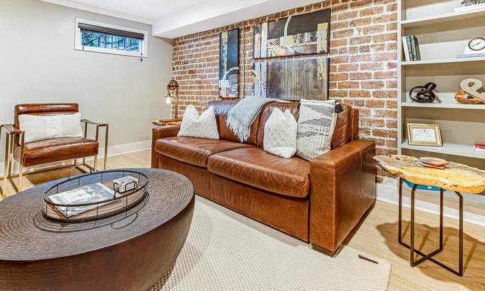 Historic Downtown Savannah Apartment | Modern Garden Apartment with High-end Amenities on Jones by Lucky Savannah