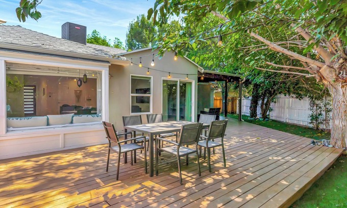 Winnetka House | Modern Gated 4BR Home w/Bar, BBQ, Private Parking