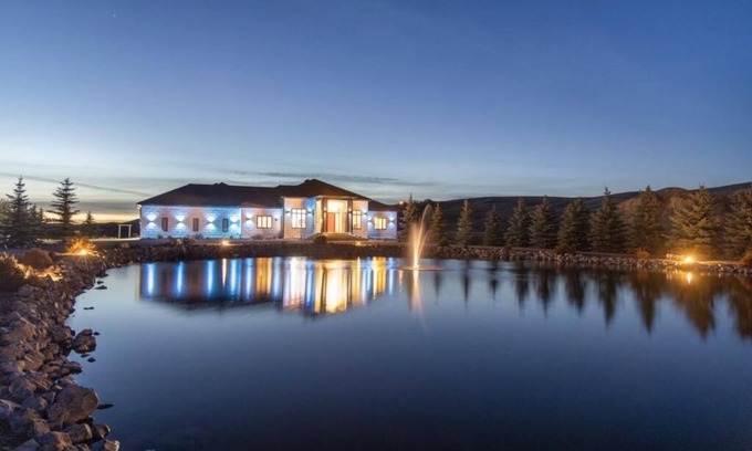 Alberta House | Modern Gated 8 Bedroom Mansion Built on 5 Acres