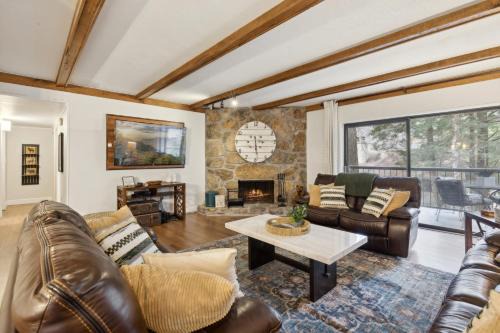 Chalet Village House | Modern Gatlinburg Condo with Pool Table, Balcony & Access to 3 Pools