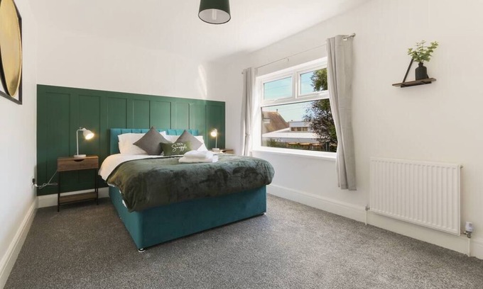 Grimsby House | Modern home near Alexandra Dock