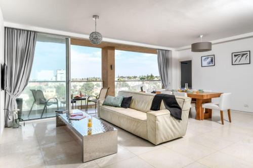 Herzliya Pituach Apartment | Modern Gem with Stunning Balcony by Sea N' Rent