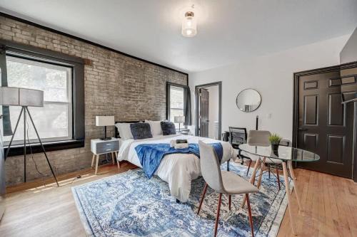 Lower East Side Apartment | Modern Getaway in McKinley & Brady District
