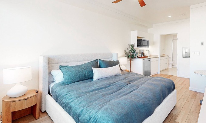 Fraser Condo | Modern ground-floor studio with mountain view, kitchenette & parking