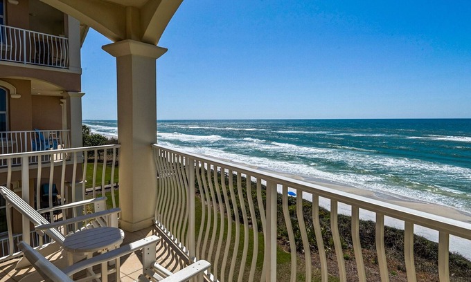 Seacrest Condo | Modern Gulf-Front, Sleeps 8, Beach Setup, Pool + Free Attraction Tickets!
