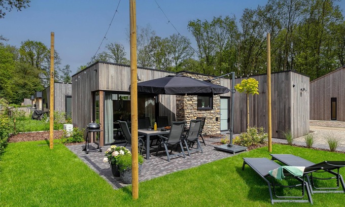 Zutendaal House | Modern holiday home for 4 people in the woods