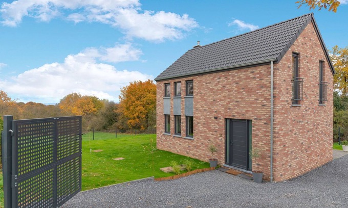 Somme-Leuze House | Modern holiday home in Noiseux with fenced garden