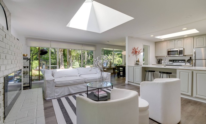 Woodinville House | Modern Home: 3 Miles to Woodinville Wine Country!