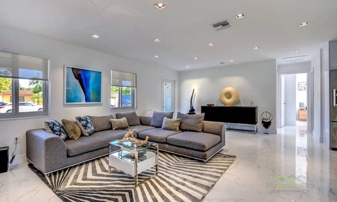 Palmetto Estates House | Modern home*Heated Pool, Basketball and Mini Golf
