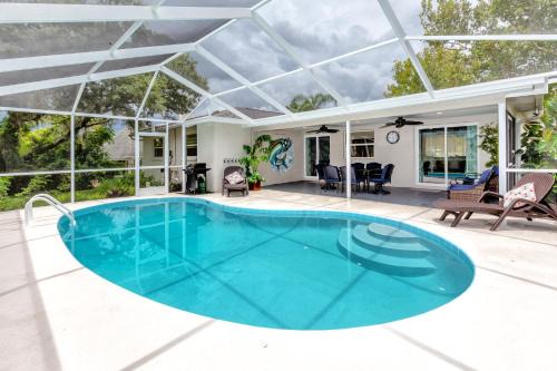 Tarpon Springs Villa | Modern Home, Heated Pool, Close to Beaches!