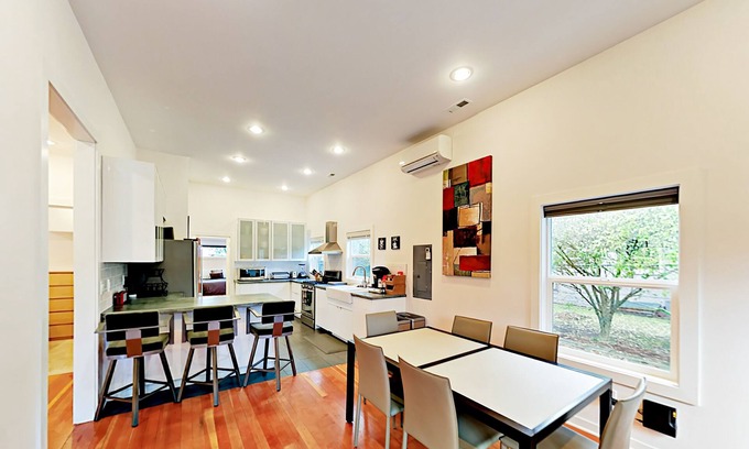 Arbor Heights House | Modern home in quiet neighborhood near Lincoln Park