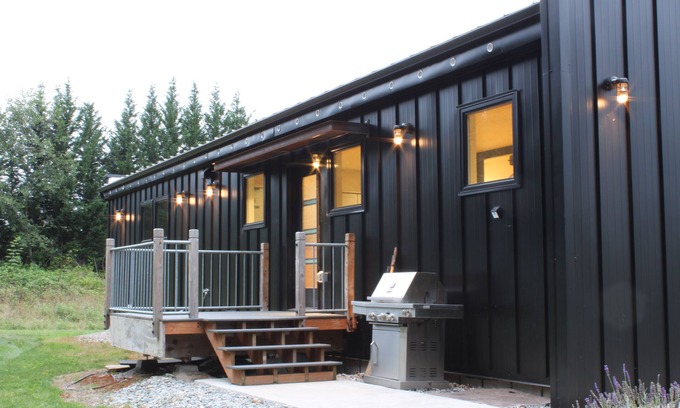 Monroe House | Modern home on acreage + frisbee golf… 3-bedroom house with WiFi in Monroe