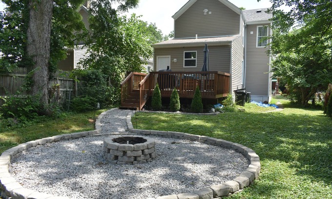 Roselawn Finance House | Modern Home w/Large Fire Pit