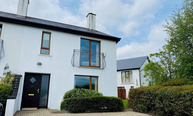Kenmare House | Modern home with 3 bedrooms and 3 bathrooms in Kenmare town
