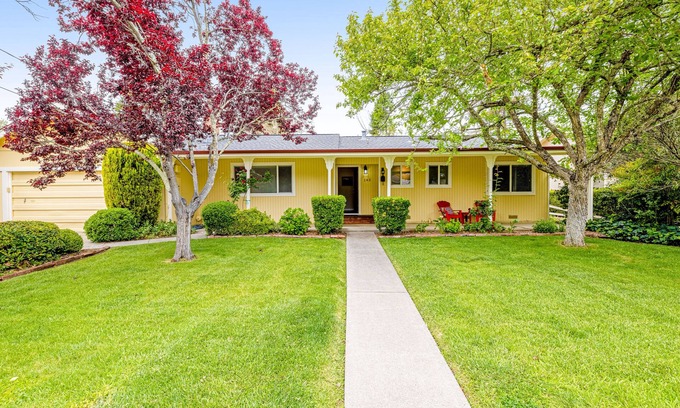 Kenwood House | Modern home with enclosed yard, central AC & washer/dryer - near wineries