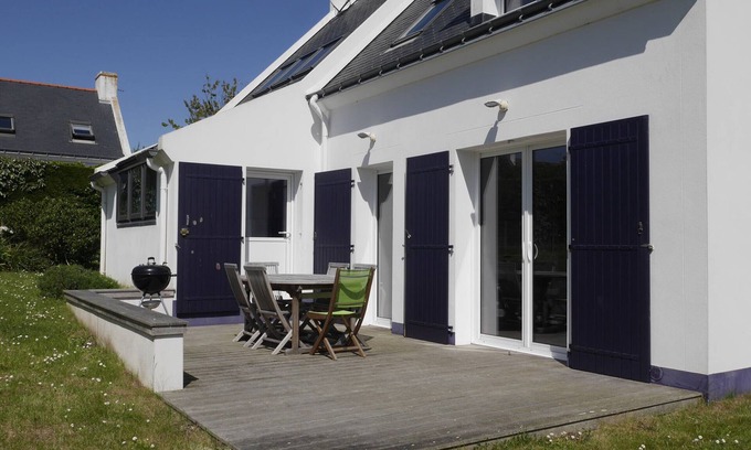 Sauzon House | Modern Home with Garden, Terrace, WiFi, Near Sauzon Center