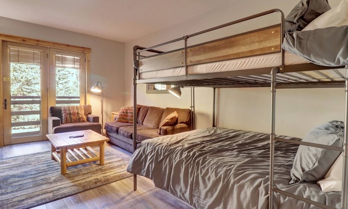 Copper Mountain Village Hotel | Modern Hotel Room in Center Village. TM225A