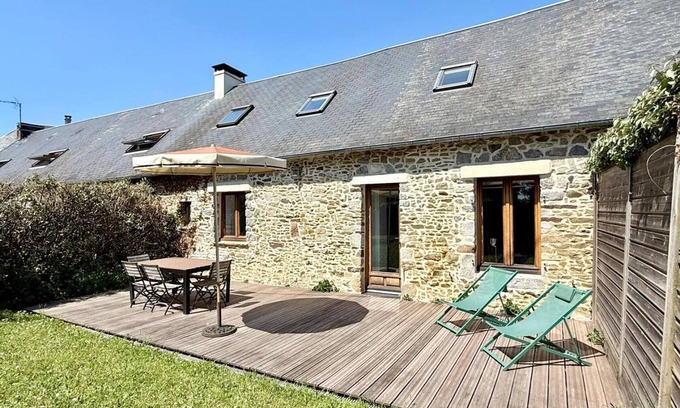 Lingreville Cottage | Modern house in Lingreville with enclosed garden