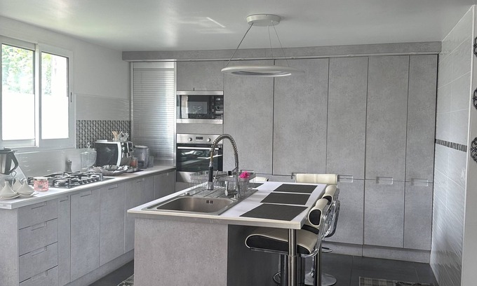 Jouy-le-Moutier House | Modern house