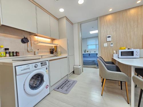 Hwagok-dong Apartment | modern house