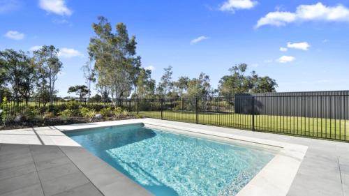 Banksia Beach House | Modern House Over Looking The Golf Course