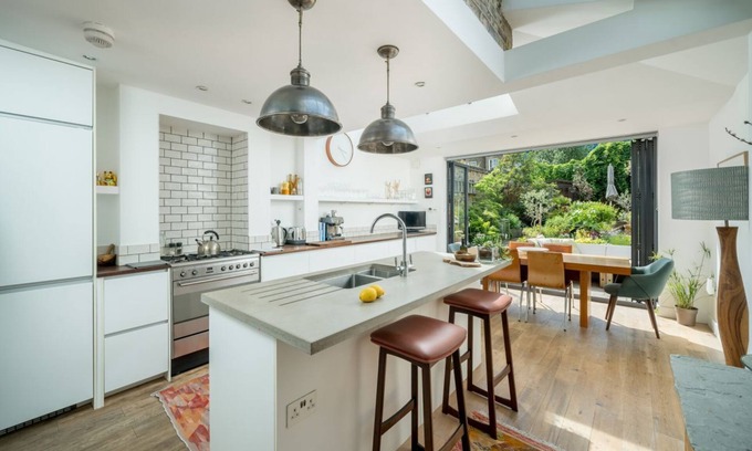 Elephant and Castle Apartment | Modern house with garden space