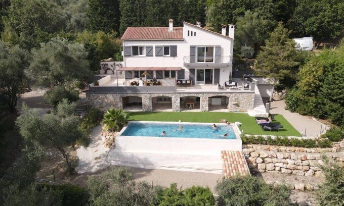 Chateauneuf-Grasse Villa | Modern House with Pool and Beautiful Terrace Sea View - BENAKEY