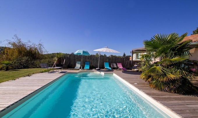 Paunat House | Modern house with private pool