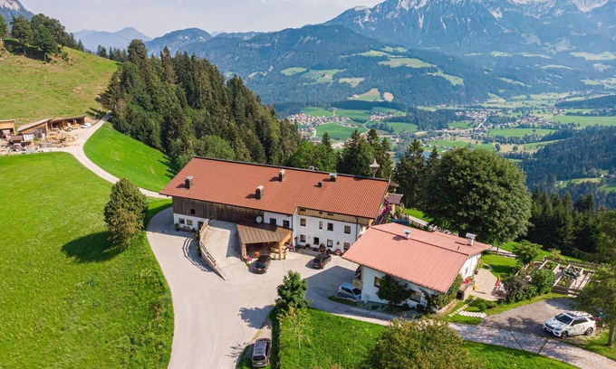 Soell Apartment | Modern house with stunning views over the mountain world