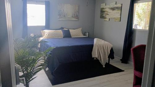 Alamogordo House | Modern Industrial Oasis Private Room with King Bed WiFi FREE Parking and More
