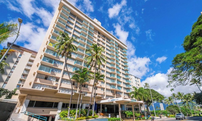 Diamond Head - Kapahulu - St. Louis Apartment | Modern Island Comfort in the Heart of Waikiki - Aloha Surf Hotel Studio
