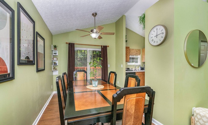 Kenton House | Modern Kentucky Retreat - Near Ark & Cincinnati