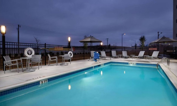 Lake Worth Hotel | Modern King Studio Near Fort Worth Stockyards and Local Attractions