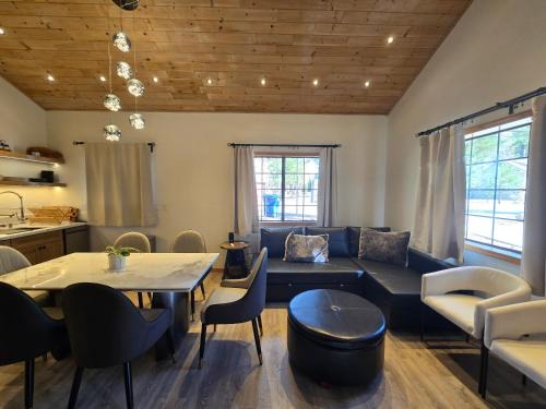 Big Bear Lake House | Modern Lagunita Cabin Near the Lake