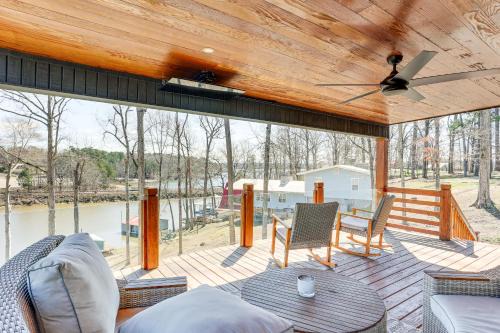 Counce House | Modern Lake House Retreat with Deck on Pickwick Lake