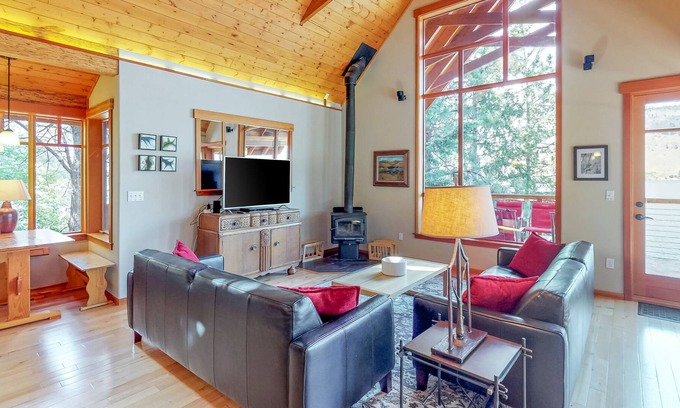 Chelan Cabin | Modern lakefront cabin with dock & 180 feet of pristine waterfront