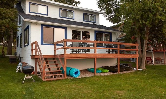 Shawano Cottage | Modern lakefront cottage. 30 minutes from Lambeau Field! Great fishing, swimming