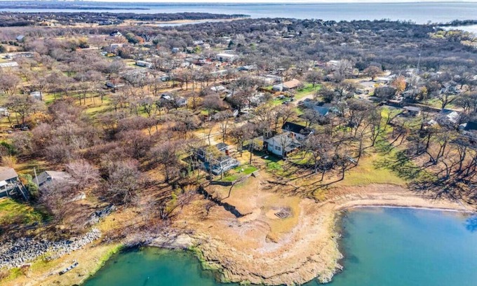 Little Elm House | Modern Lakefront Loft Retreat ~ Private Beach & Water Toys