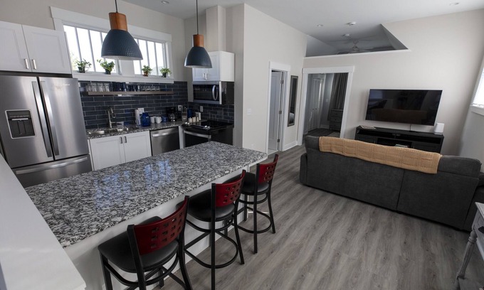 Belmont - Hillsboro House | Modern Loft in 12 South ~ Walk to Hot Spots