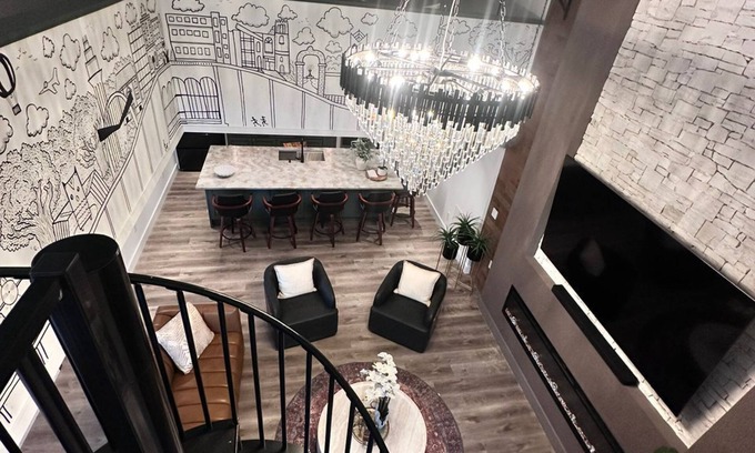 Parker Street Apartment | Modern Loft in Downtown Lakeland