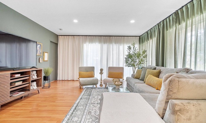 Nurmi Isles House | Modern Lush Green Escape