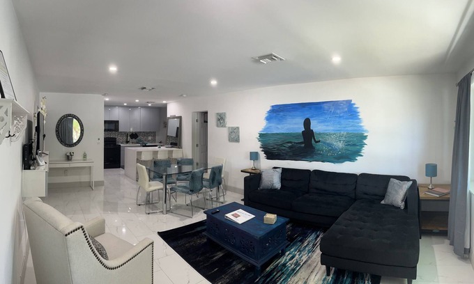 Highland Garden House | Modern Lux 4BedRm Villa by Beaches