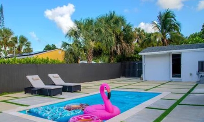 Edgewood House | Modern Lux Home — Your Warm and Friendly Family Getaway